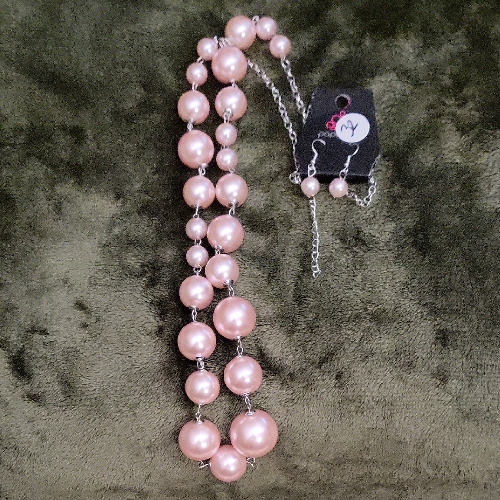 Paparazzi Pink and Silver Necklace Elegant Pearlescent Beads